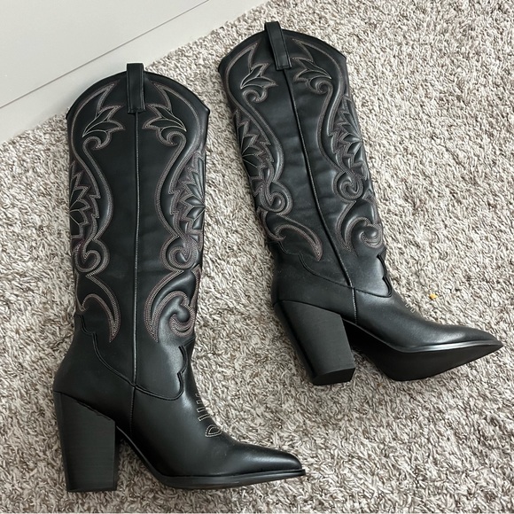 COPY - Steve Madden Lasso Boots - Picture 2 of 3